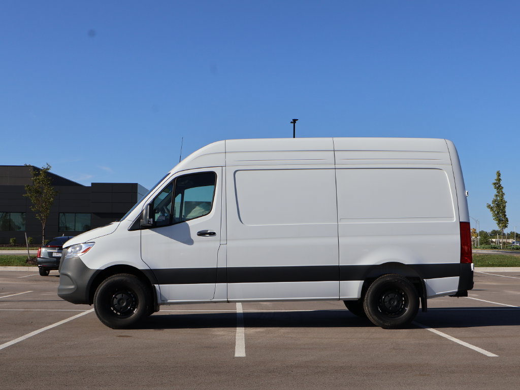 Used 2025 Mercedes-Benz Sprinter 2500 image 4