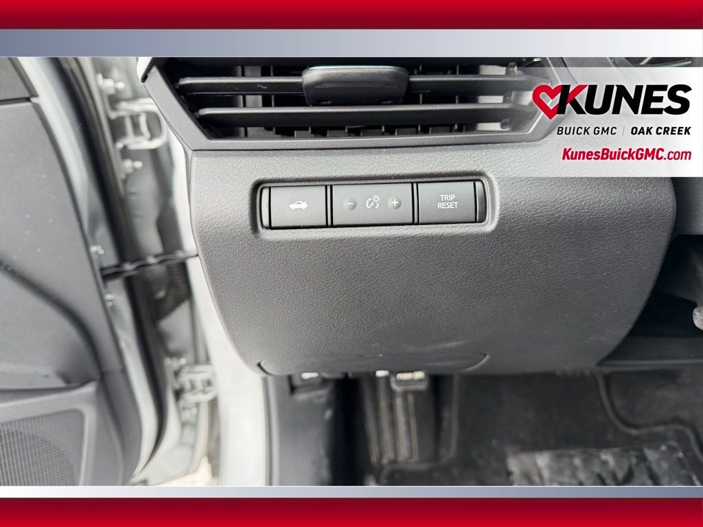 Used 2024 Nissan Altima 2.5 SV image 14