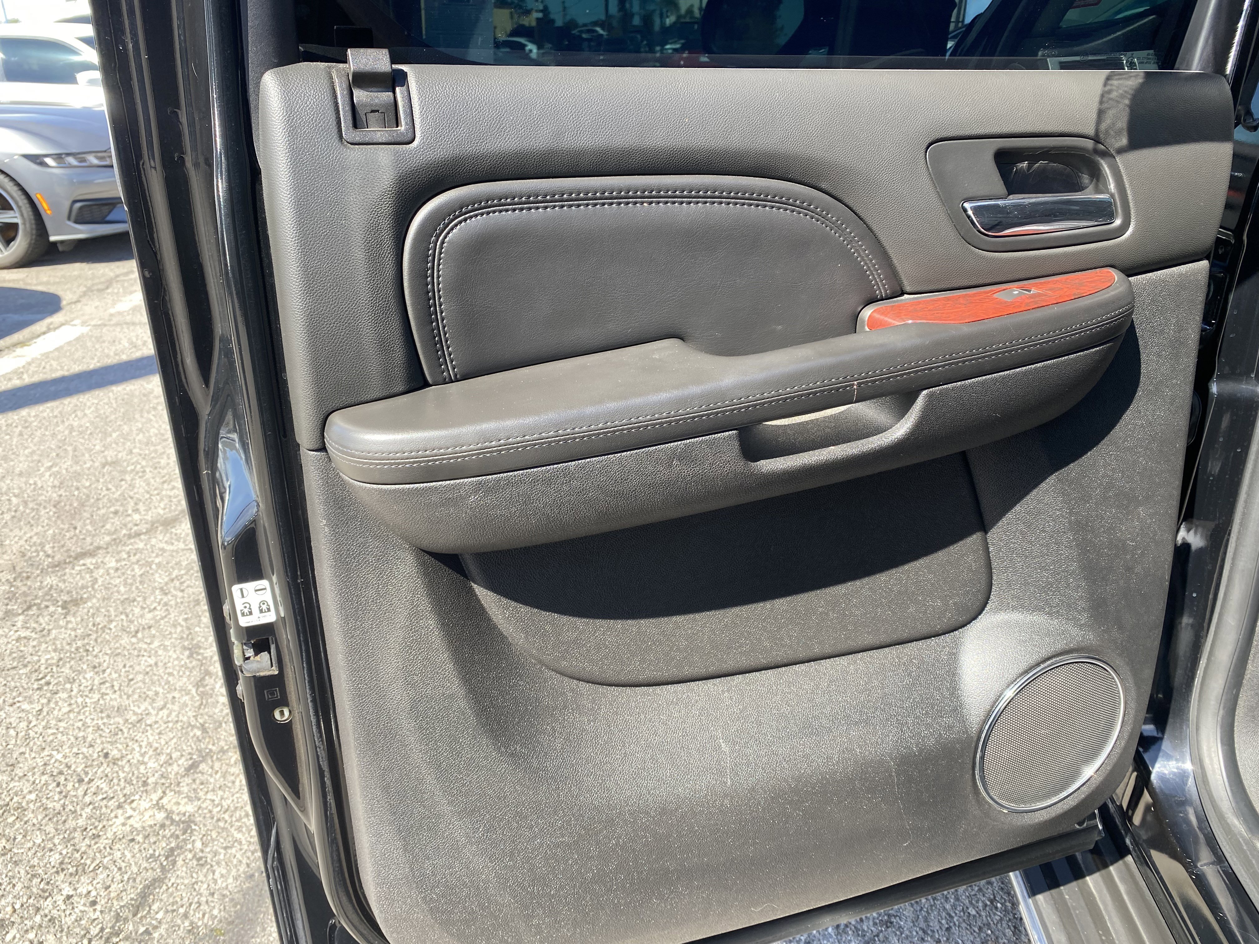 Used 2013 Cadillac Escalade ESV Luxury image 15