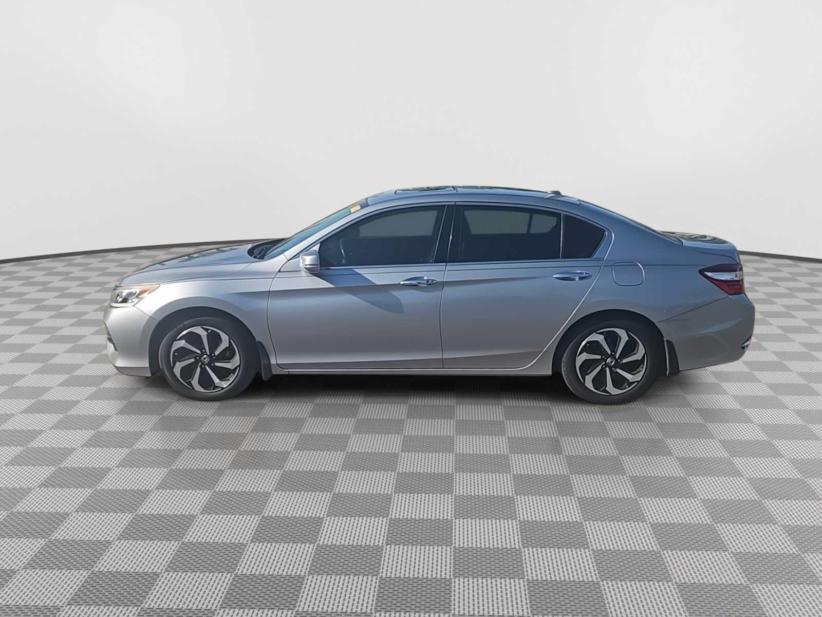 Used 2017 Honda Accord EX-L image 5