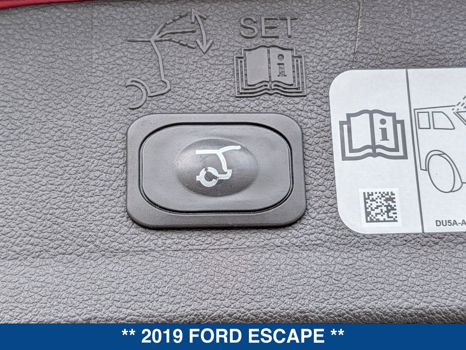 Used 2019 Ford Escape Titanium w/ U9j03 - Titanium Tow Package image 14