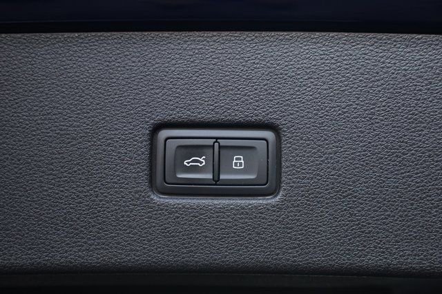 Used 2020 Audi Q8 Prestige w/ Prestige Package image 26