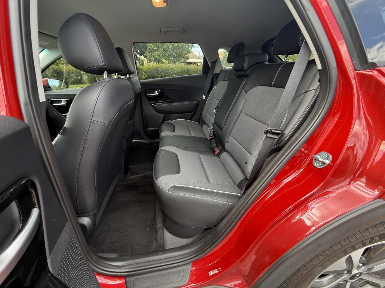 Used 2020 Kia Niro EX FWD image 11