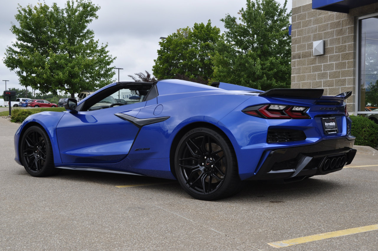 Used 2023 Chevrolet Corvette Z06 image 23