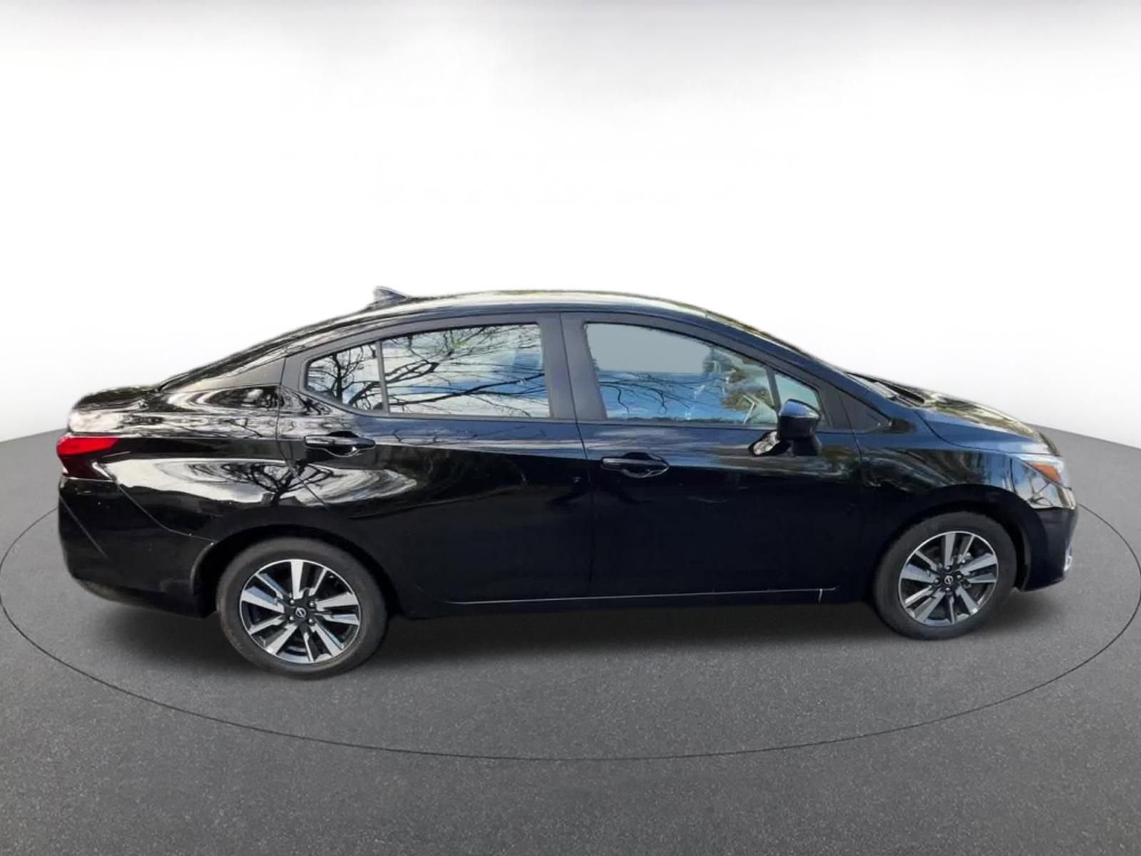 Used 2025 Nissan Versa SV image 16