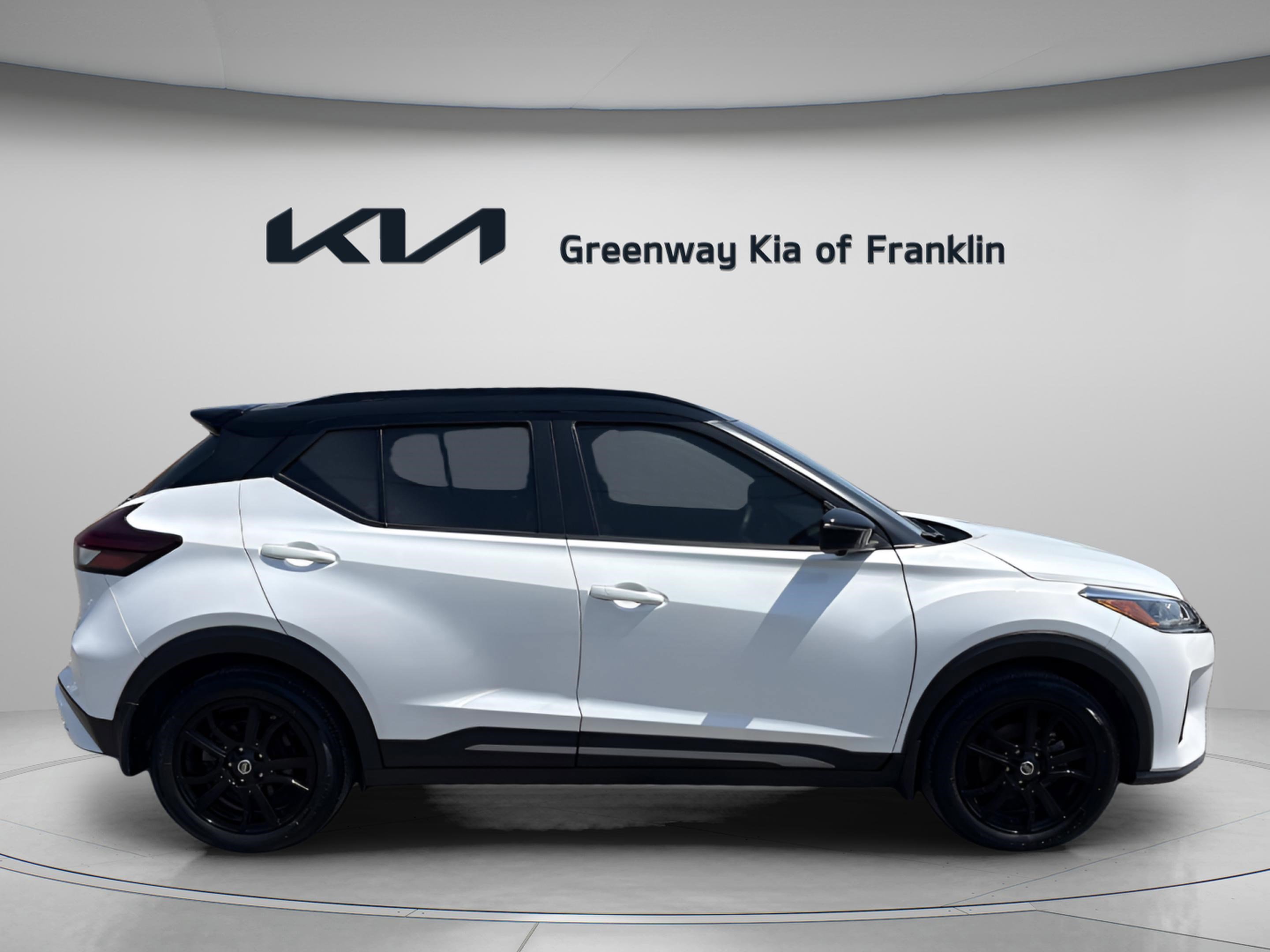 Used 2021 Nissan Kicks SR image 8