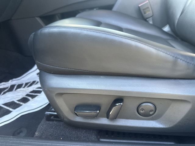 Used 2023 Nissan Rogue SV w/ SV Premium Package image 16