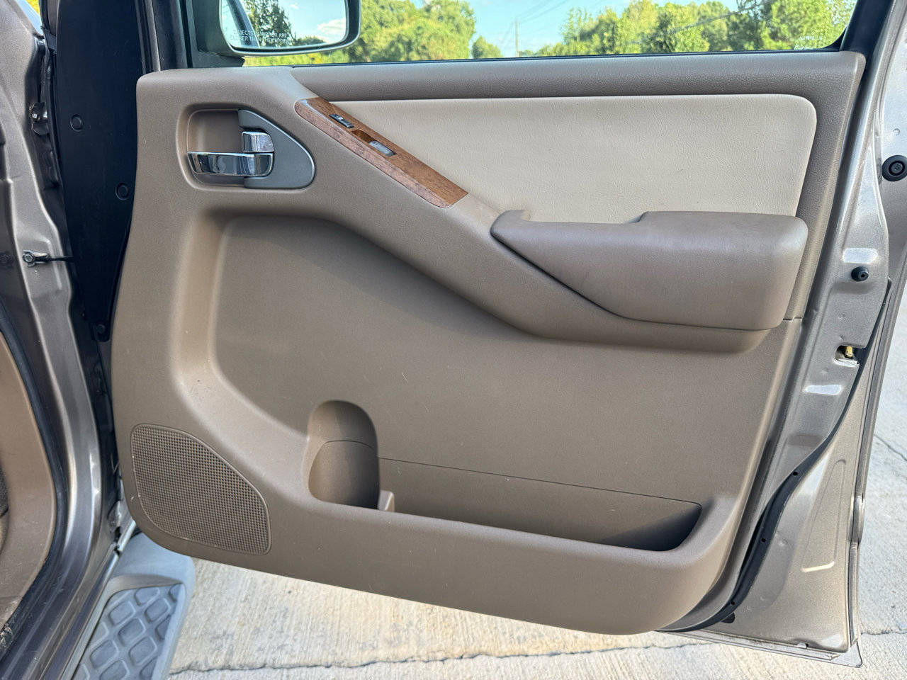 Used 2006 Nissan Pathfinder LE image 25