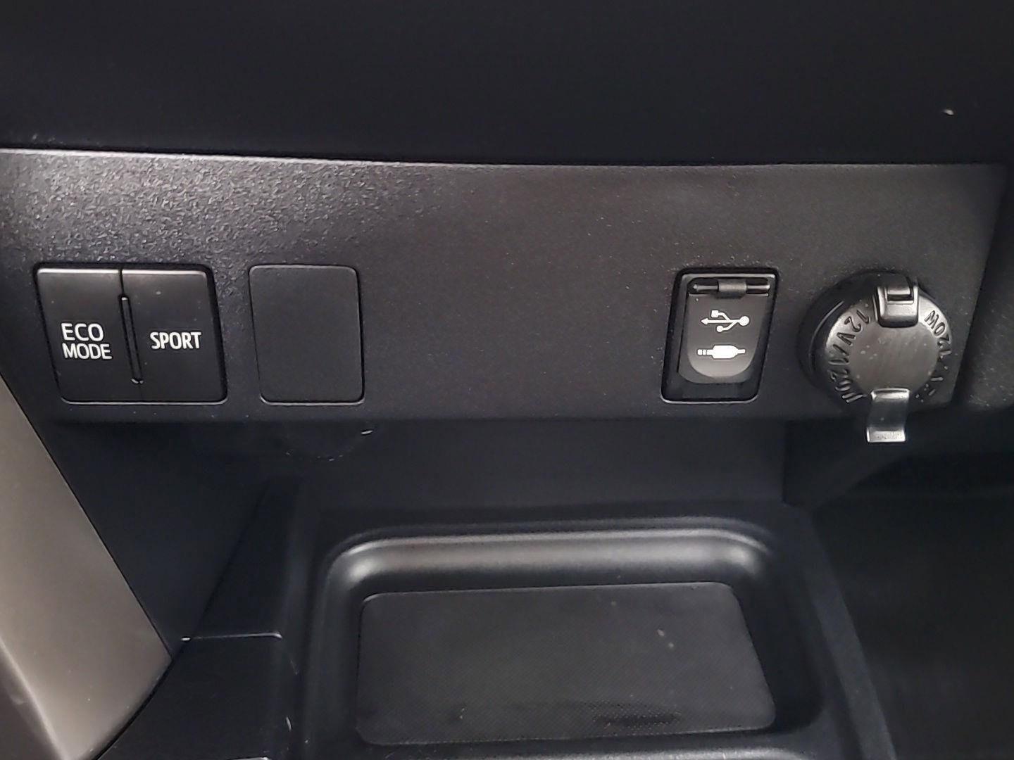 Used 2017 Toyota RAV4 LE w/ All Weather Liner Package image 28