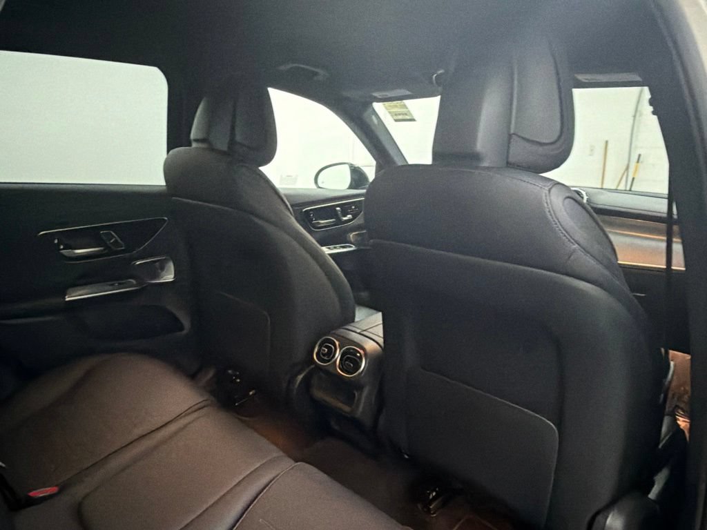 Used 2023 Mercedes-Benz GLC 300 4MATIC image 25