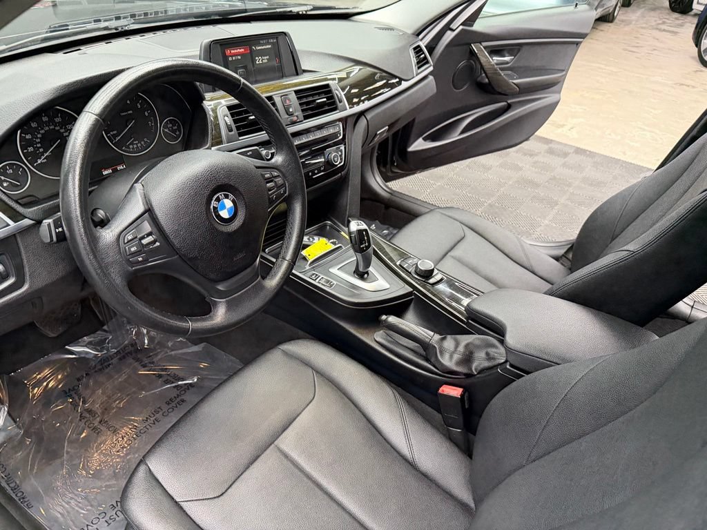 Used 2018 BMW 320i Sedan RWD image 31