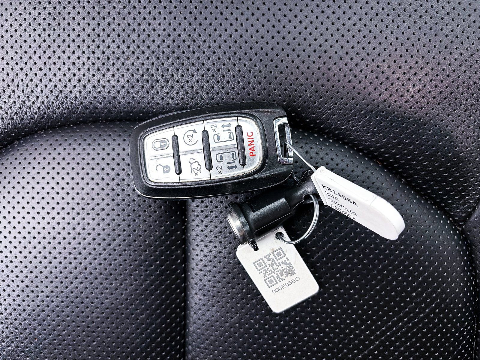 Used 2020 Chrysler Pacifica Limited w/ Advanced Safetytec Group image 30