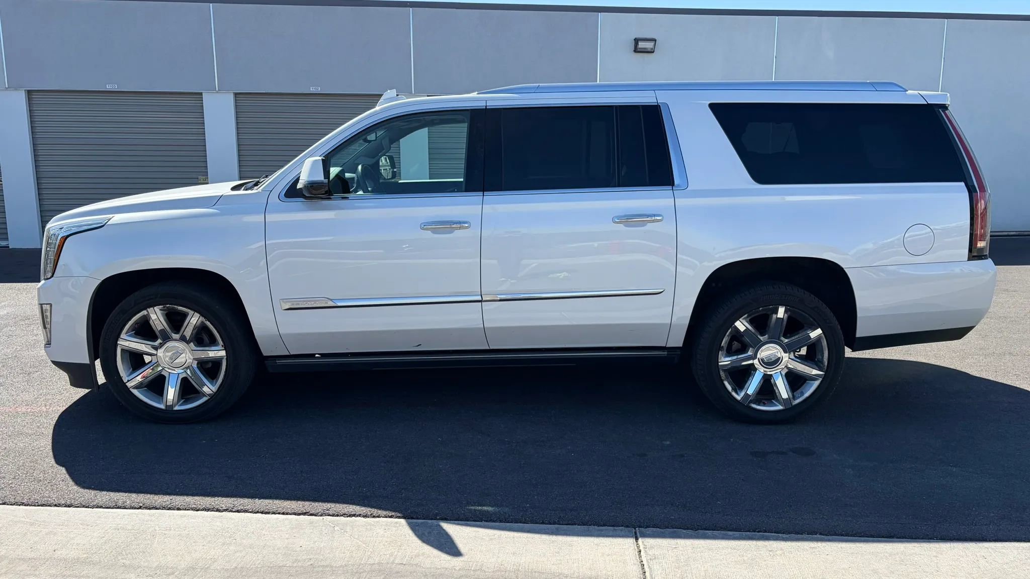 Used 2016 Cadillac Escalade ESV Premium AWD/4WD image 2