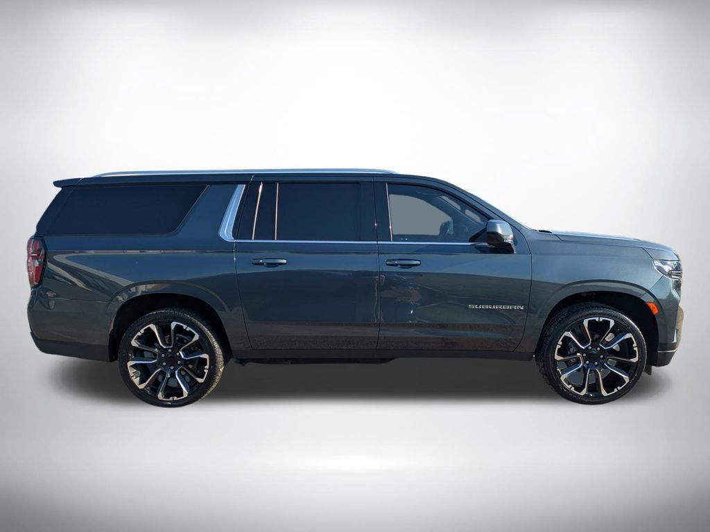 Used 2021 Chevrolet Suburban LS RWD image 2