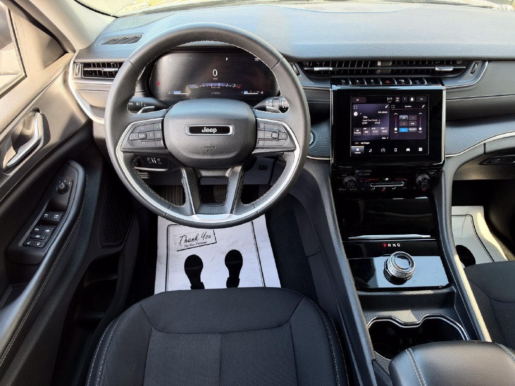 Used 2023 Jeep Grand Cherokee Laredo X AWD/4WD image 19