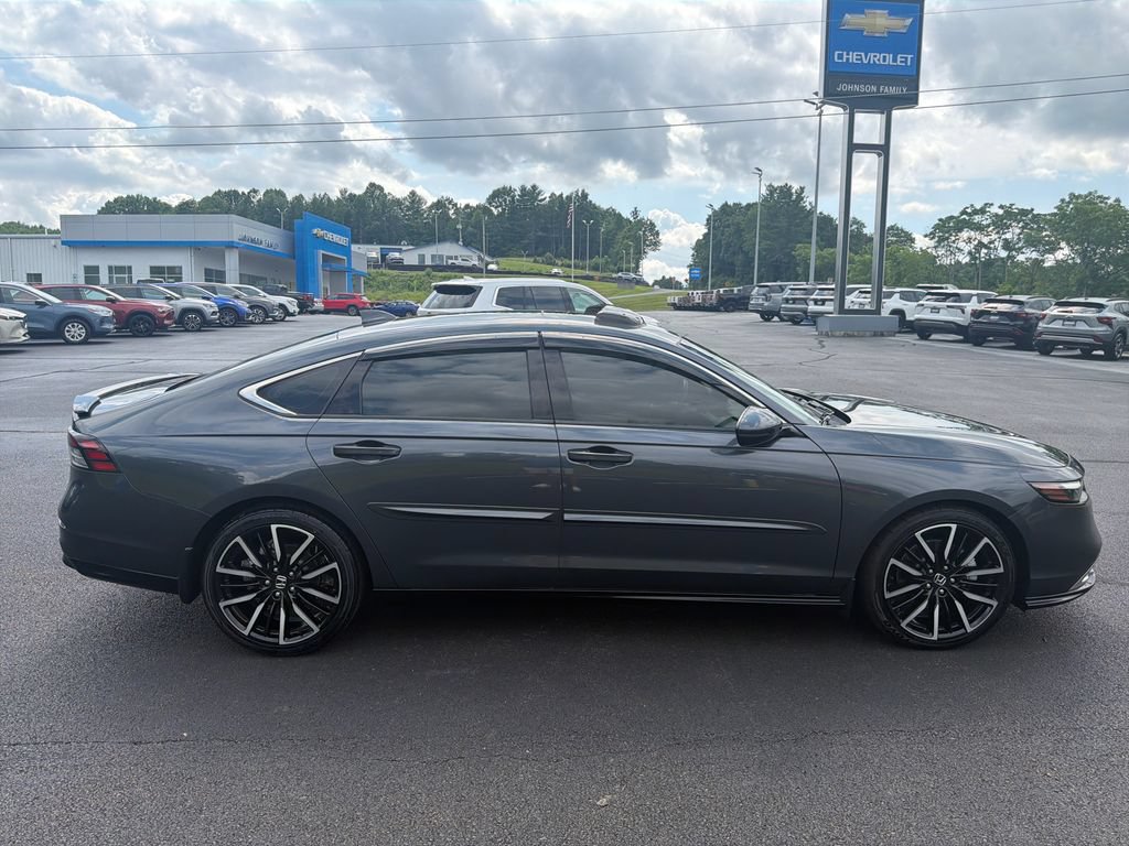 Used 2023 Honda Accord Touring image 11