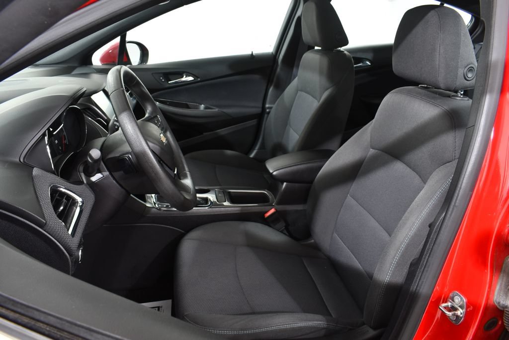 Used 2017 Chevrolet Cruze LT w/ Sun And Sound Package FWD image 6