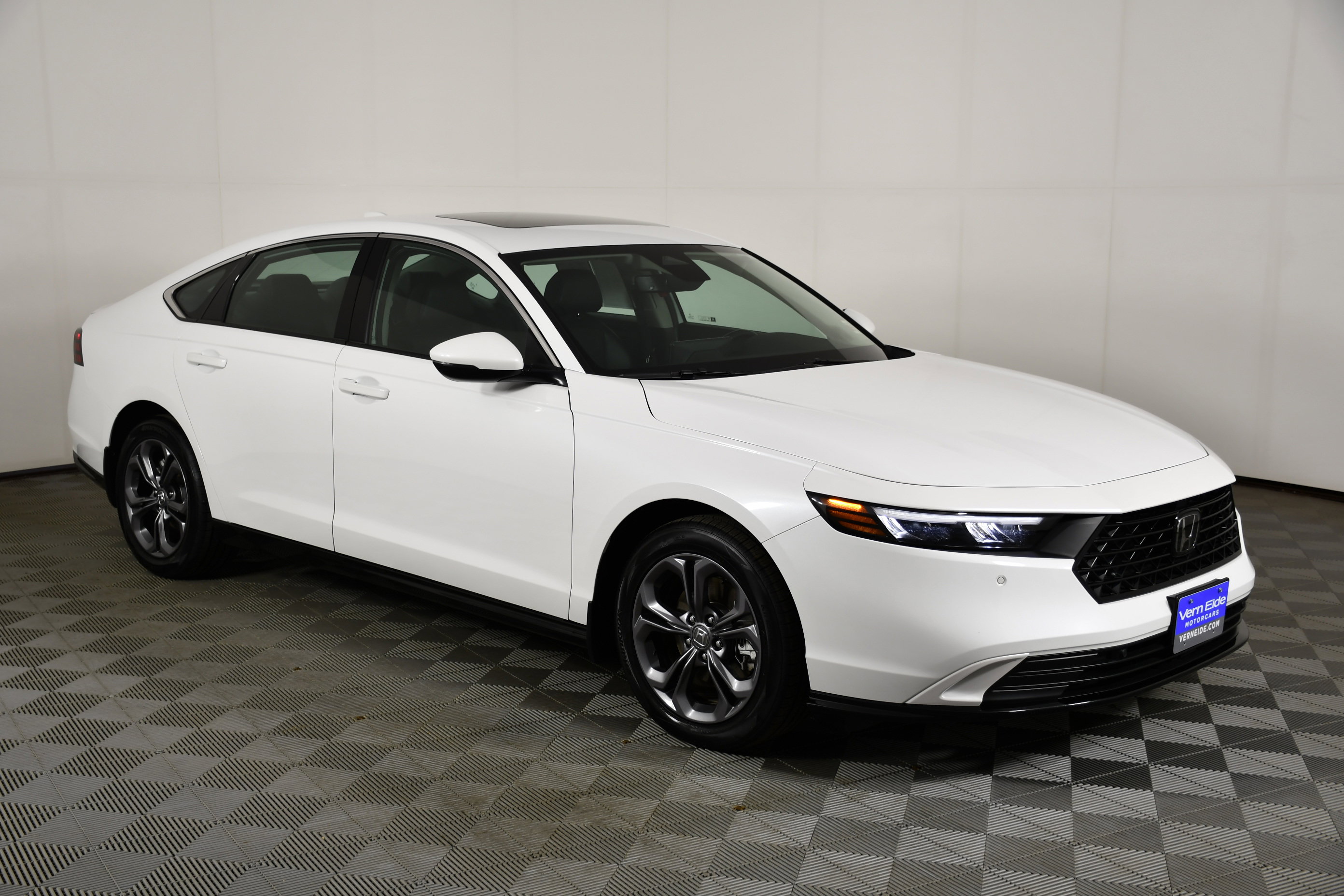 Certified 2025 Honda Accord EX-L image 4