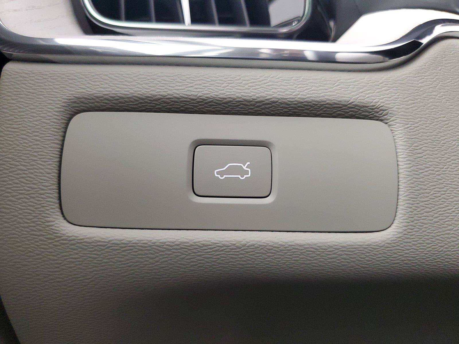 Used 2026 Volvo XC60 B5 Ultra w/ Protection Package Premier AWD/4WD image 35