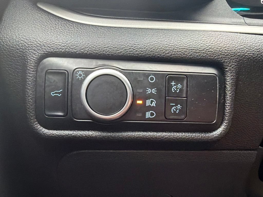 Used 2023 Ford Explorer XLT AWD/4WD image 37