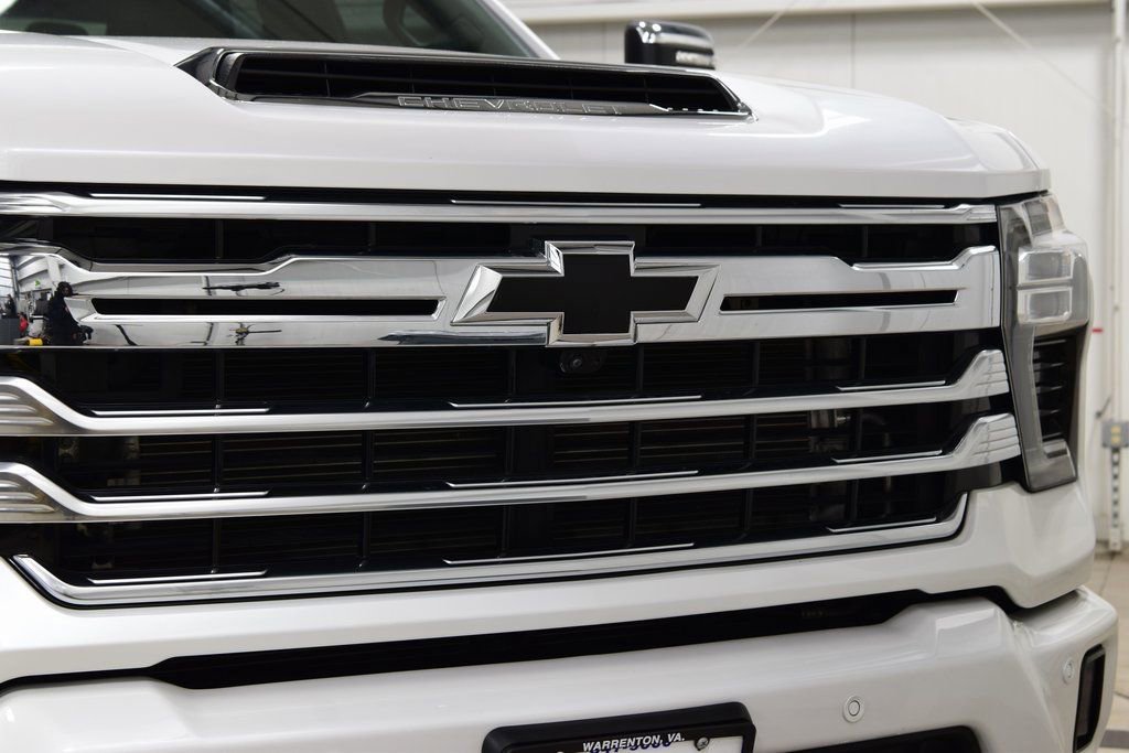 Used 2024 Chevrolet Silverado 2500 High Country w/ High Country Premium Package image 11