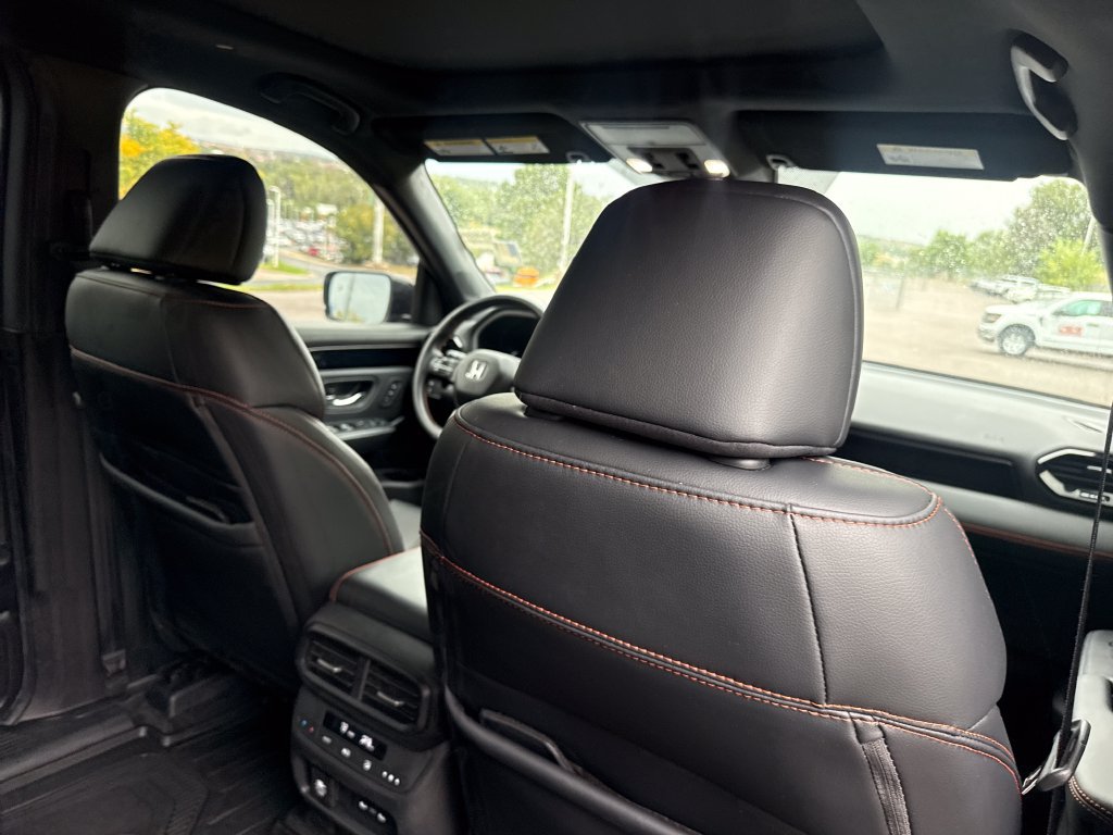 Used 2025 Honda Pilot TrailSport image 28