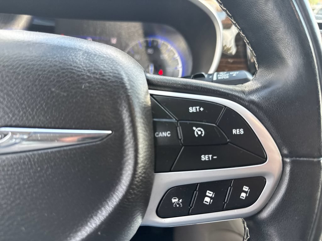 Used 2022 Chrysler Pacifica Limited FWD image 28