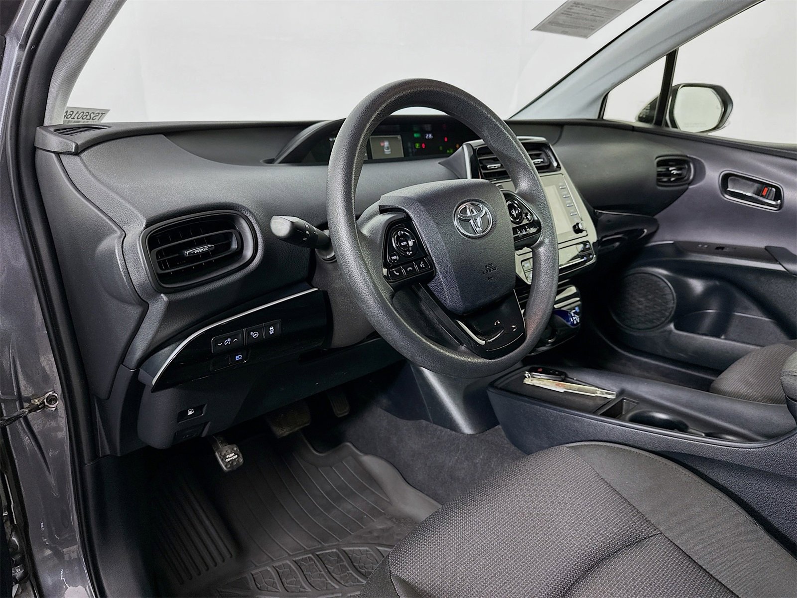 Used 2021 Toyota Prius LE image 9