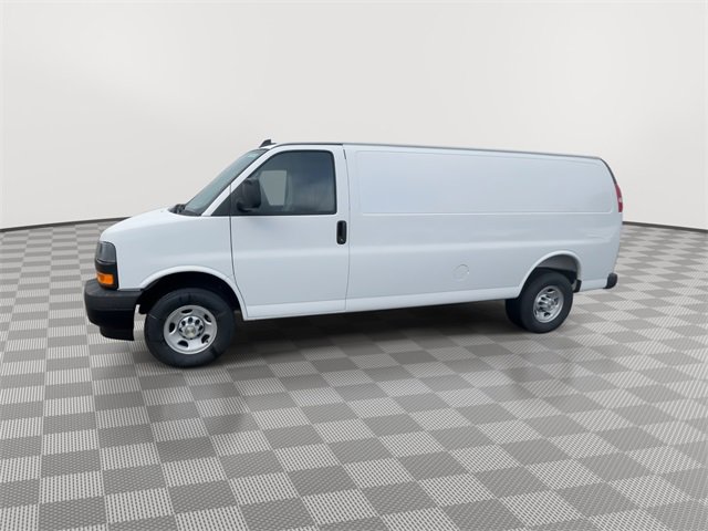 New 2025 Chevrolet Express 3500 Extended image 4
