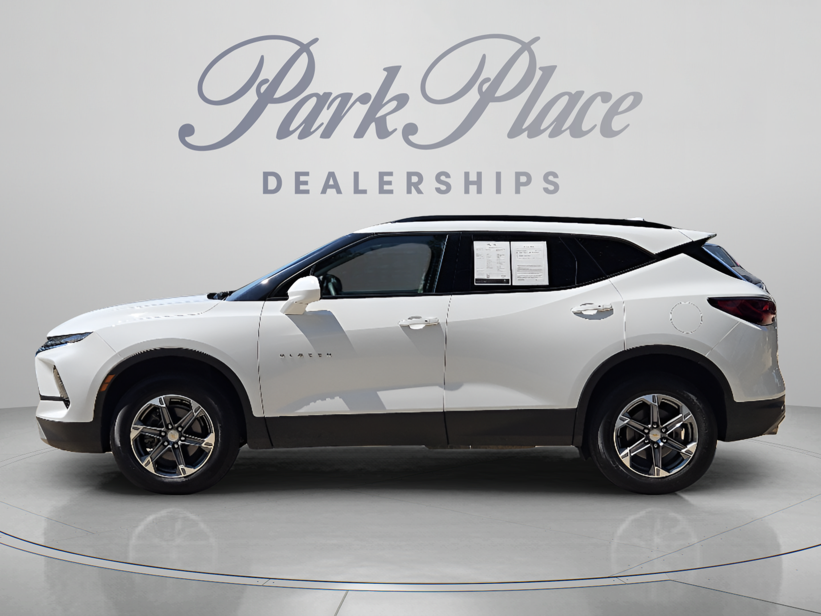 Used 2023 Chevrolet Blazer LT w/ Convenience Package FWD image 2