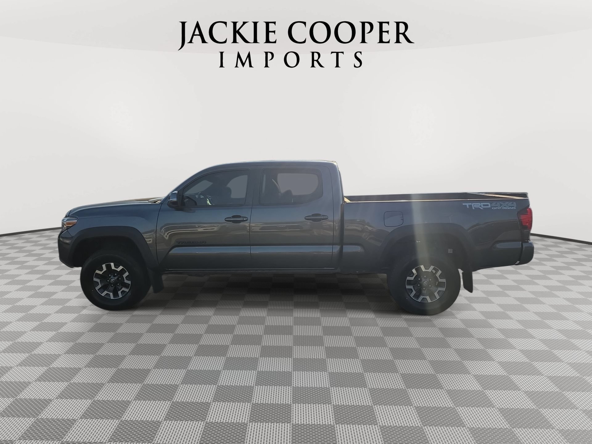 Used 2019 Toyota Tacoma TRD Off-Road w/ Technology Package AWD/4WD image 8