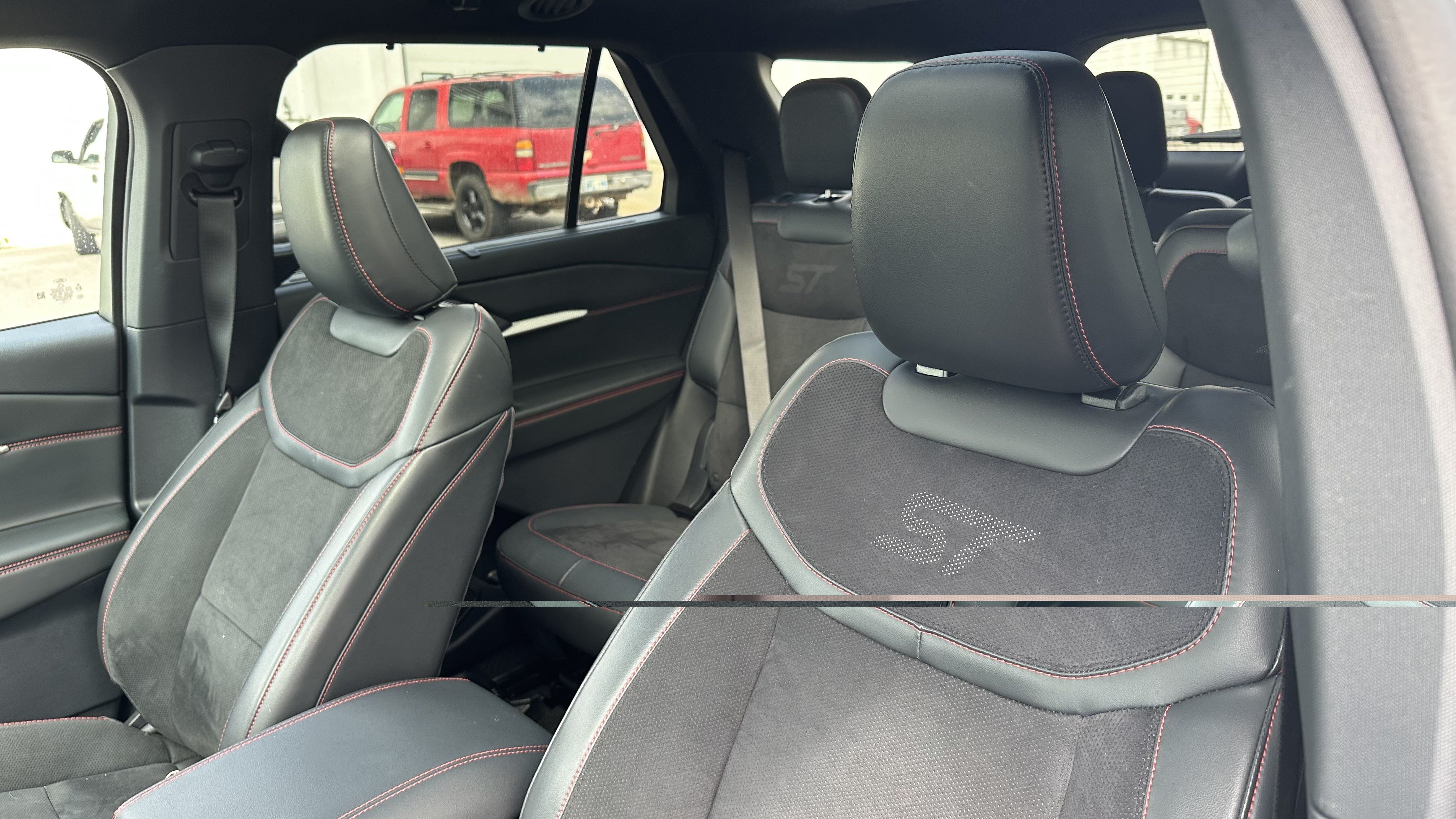Used 2025 Ford Explorer ST AWD/4WD image 18