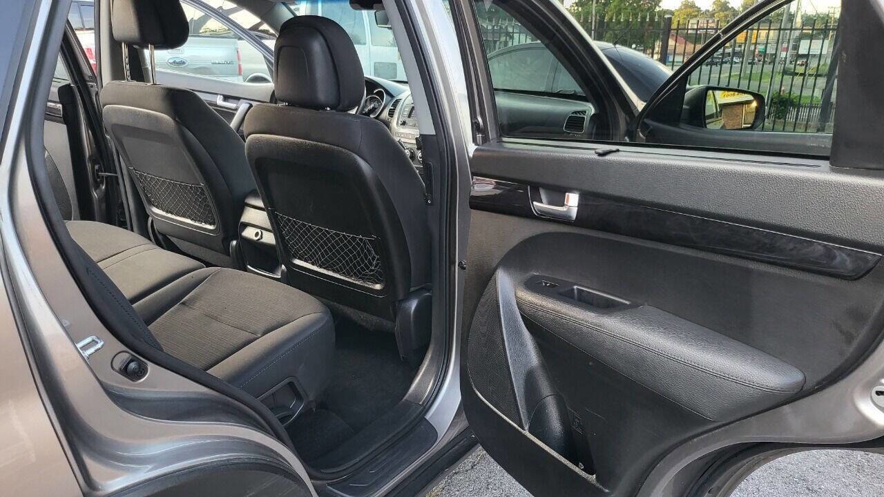 Used 2014 Kia Sorento LX w/ Touring Package (LX) image 17
