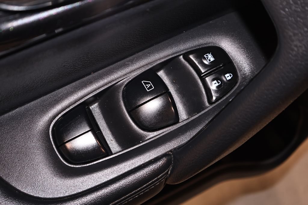 Used 2019 Nissan Rogue S w/ Special Edition Package AWD/4WD image 12