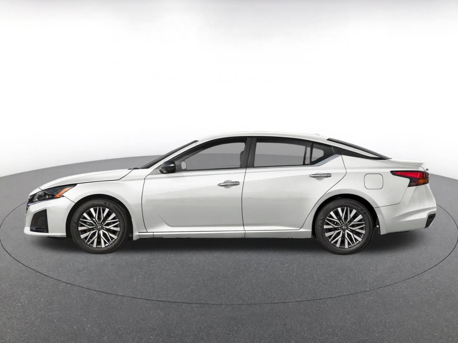 Used 2025 Nissan Altima 2.5 SV FWD image 3