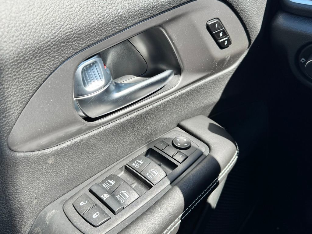 New 2026 Chrysler Pacifica Select FWD image 22