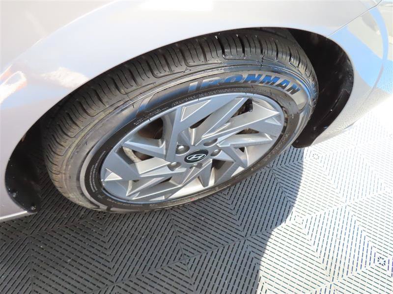 Used 2024 Hyundai Elantra SEL FWD image 9