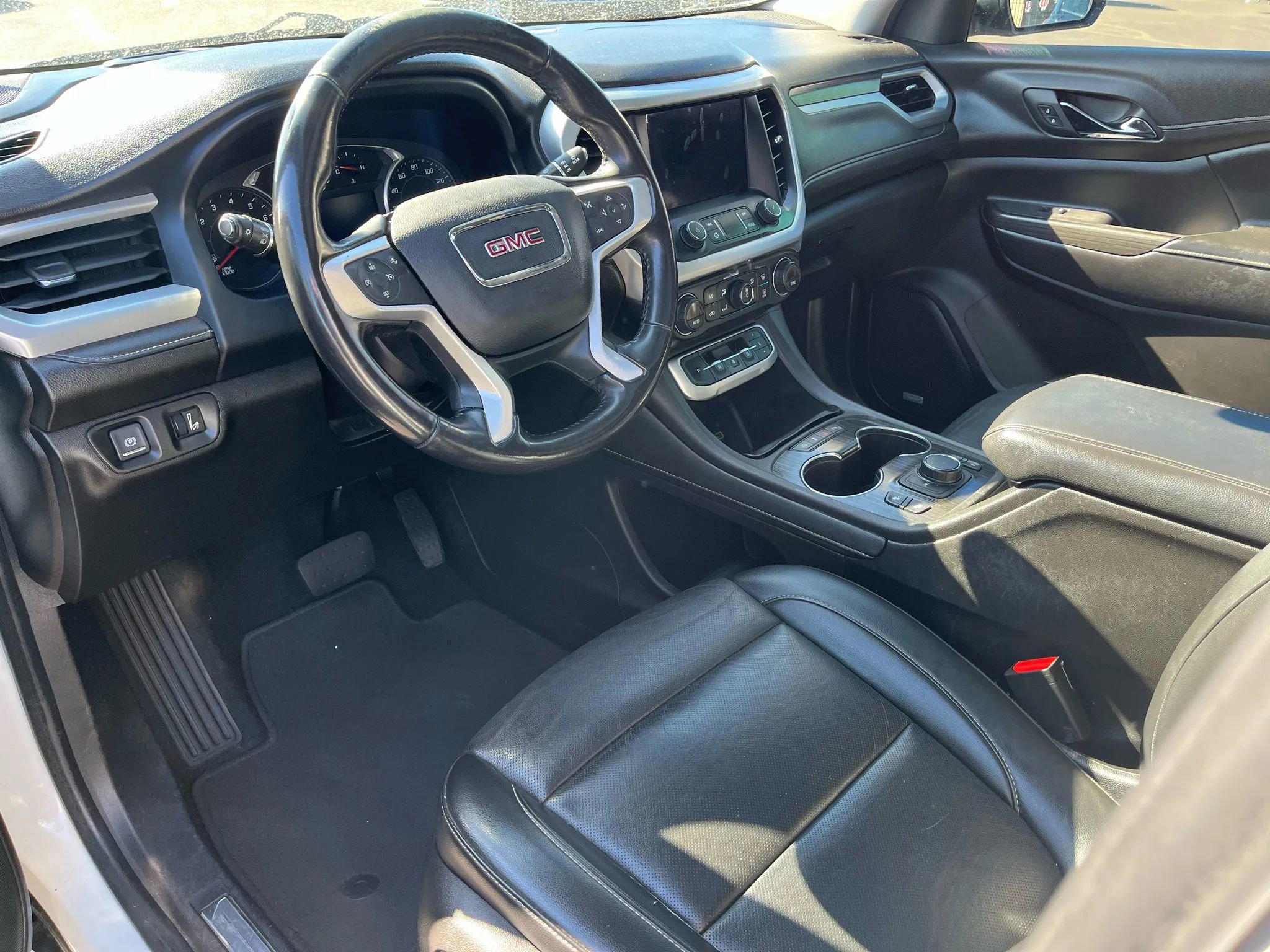 Used 2022 GMC Acadia SLT w/ Elevation Edition image 8