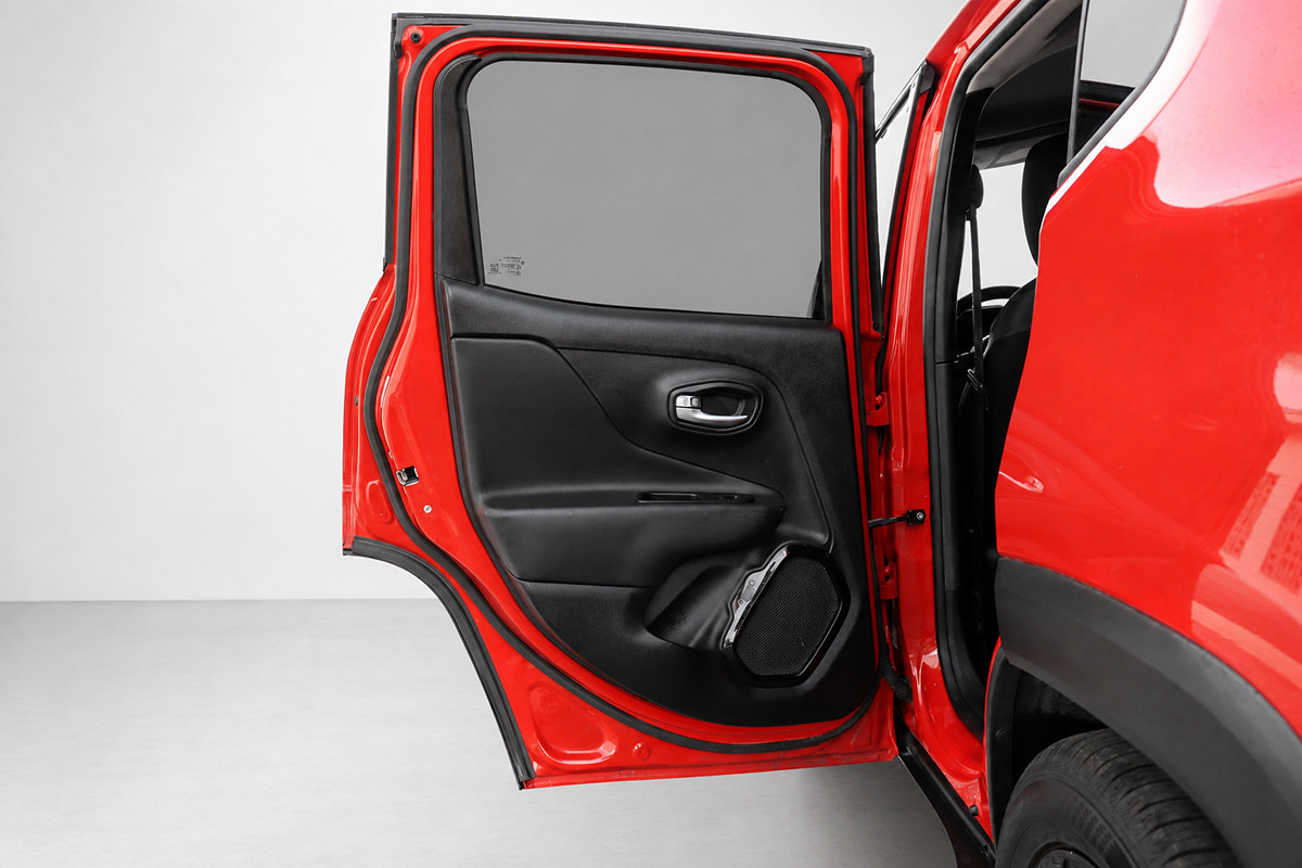 Used 2017 Jeep Renegade Altitude FWD image 16