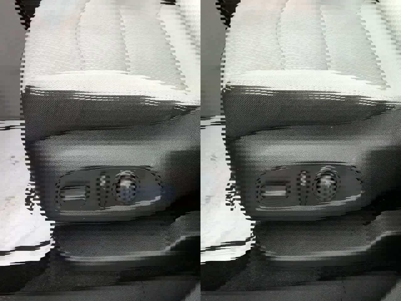 Used 2023 GMC Terrain SLE w/ Driver Convenience Package image 12