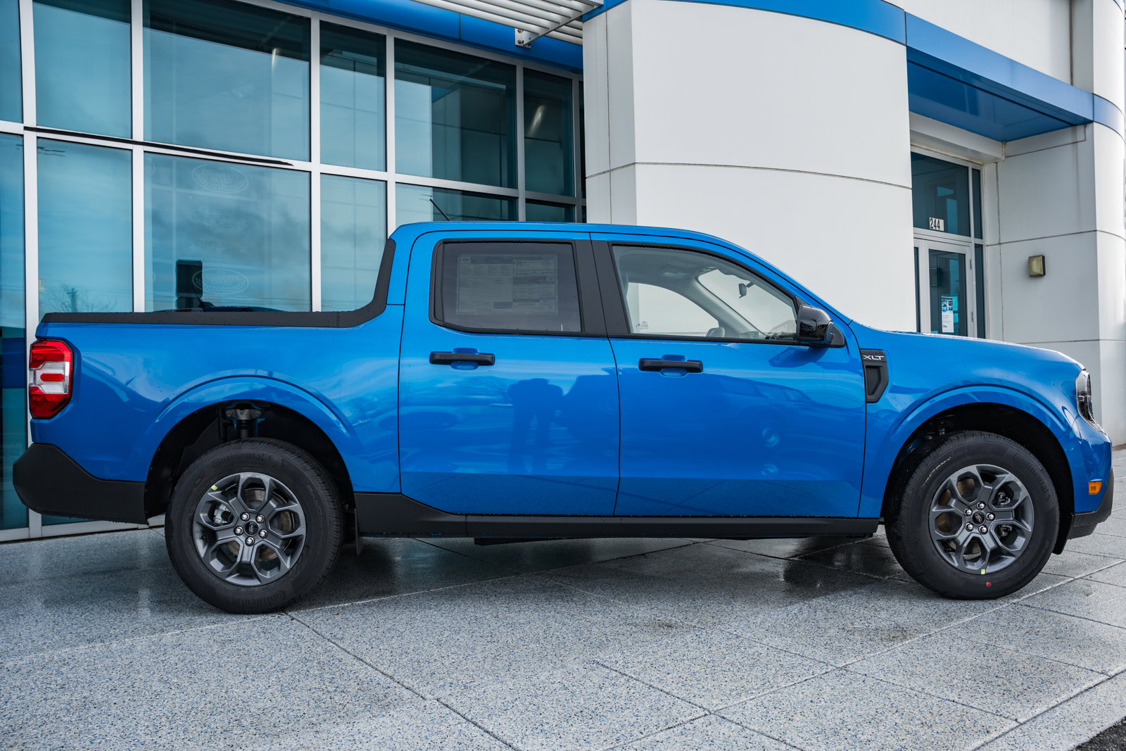 New 2026 Ford Maverick XLT w/ XLT Luxury Package image 3