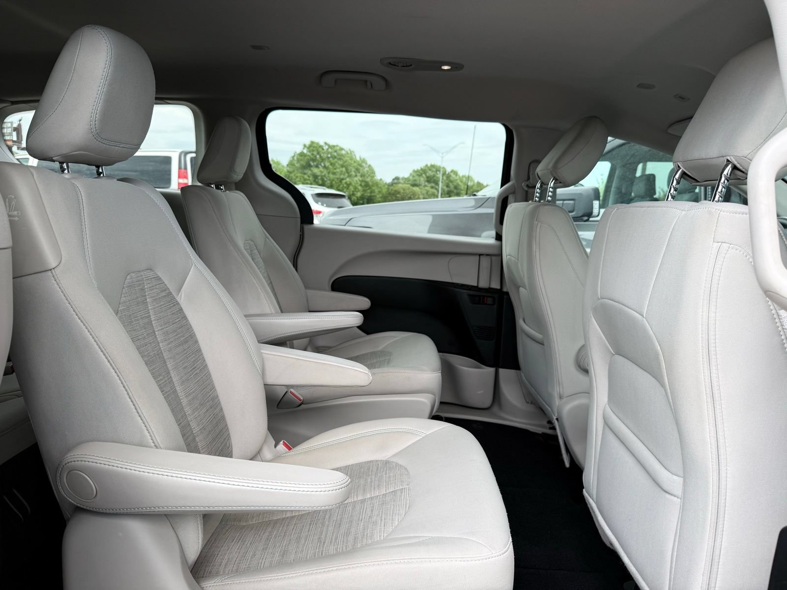 Used 2018 Chrysler Pacifica Touring Plus FWD image 25