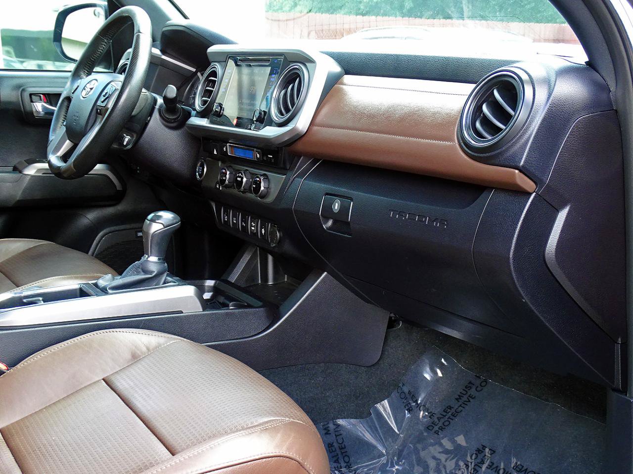 Used 2016 Toyota Tacoma Limited w/ Towing Package RWD image 38