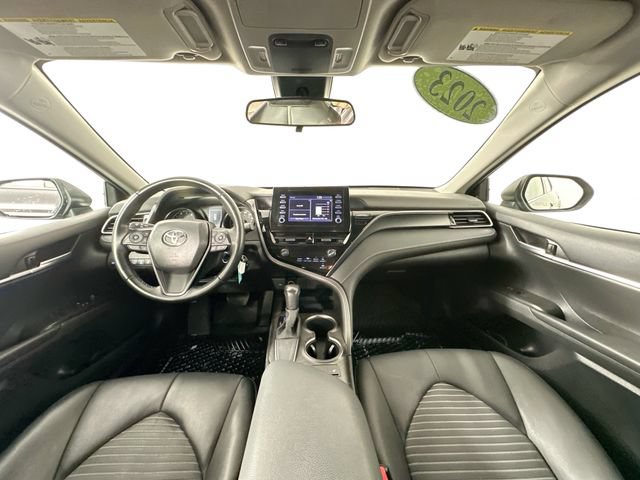 Used 2023 Toyota Camry SE FWD image 3