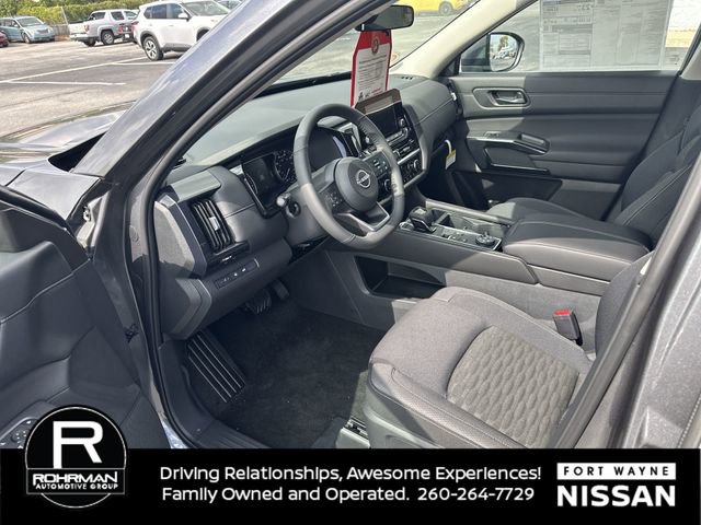New 2025 Nissan Pathfinder SV image 9