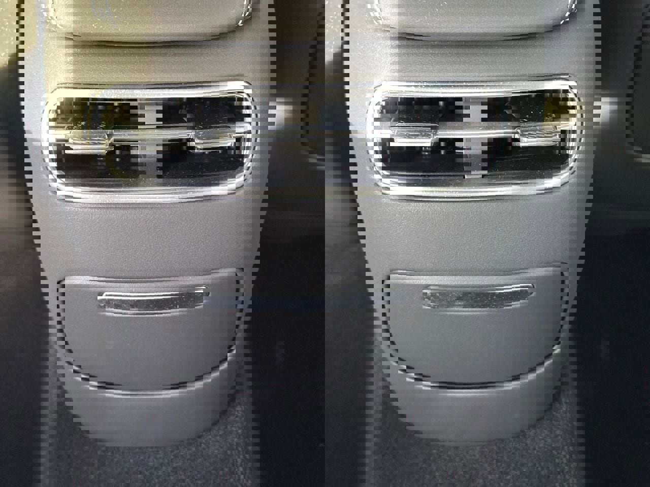 Used 2025 Genesis G90 3.5T image 21