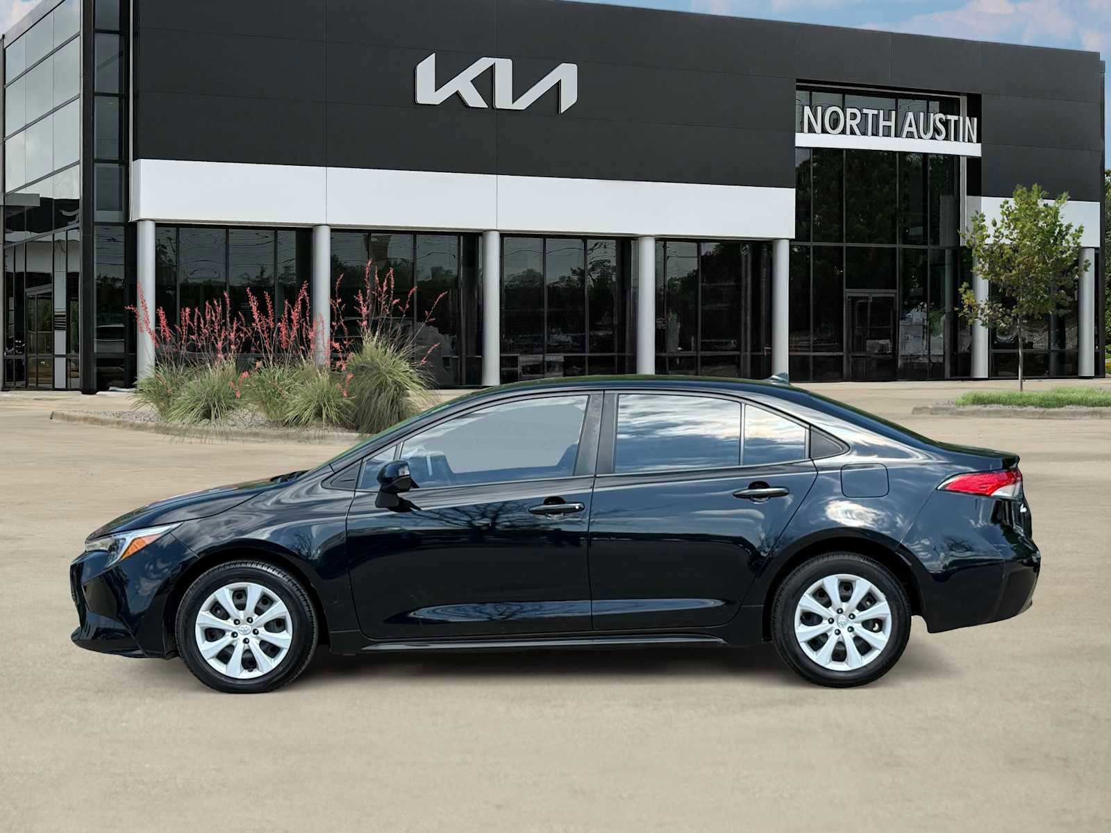 Used 2024 Toyota Corolla LE FWD image 4