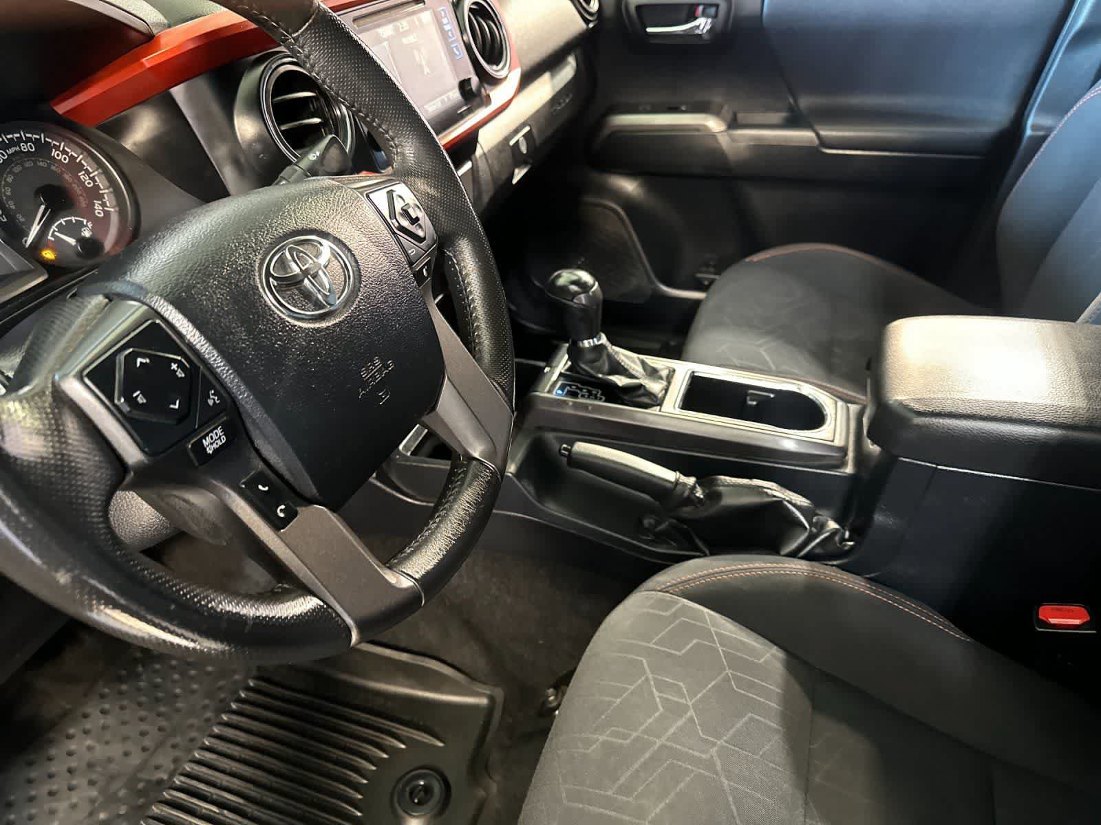 Used 2016 Toyota Tacoma TRD Sport w/ Towing Package RWD image 12