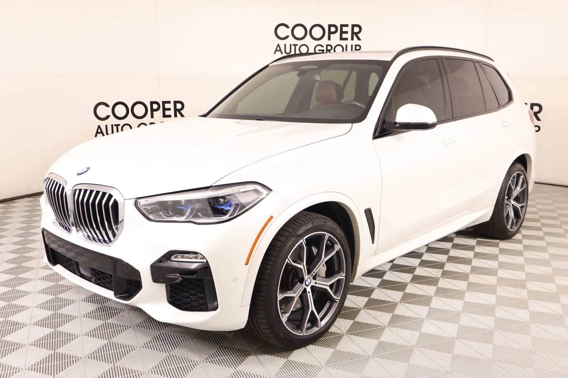 Used 2019 BMW X5 xDrive50i w/ M Sport Package image 11