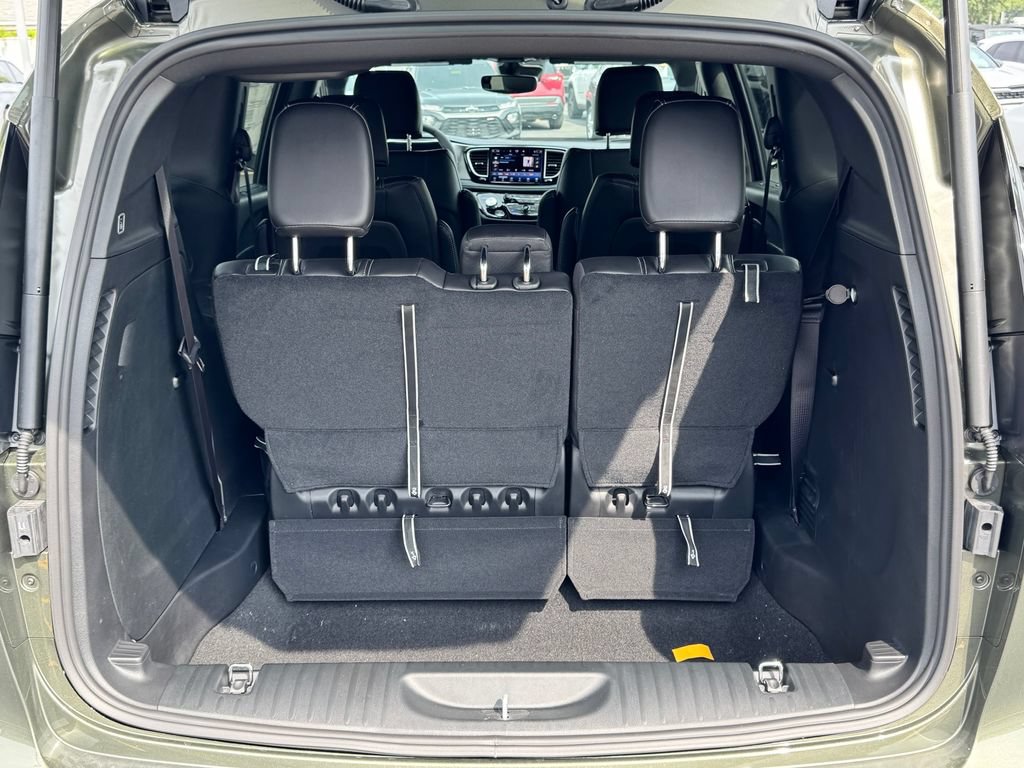 New 2027 Chrysler Pacifica Select FWD image 14